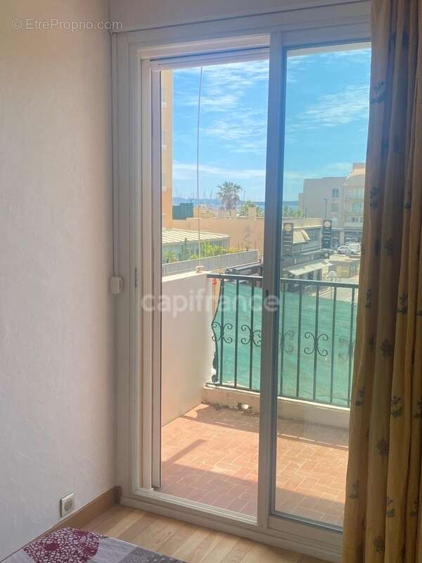 Appartement à vendre 2 pièces HYERES (83) - Port de Hyères - Parking - Terrasses - Cave - photo 25