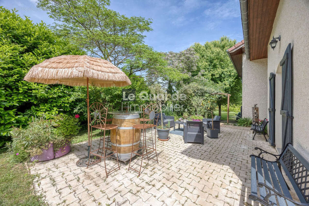 Maison à CHARNECLES