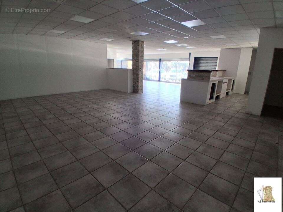 Commerce 1200 m² à Ajaccio  - photo 2