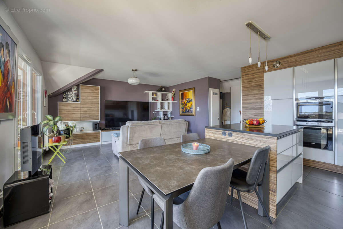 Appartement à POISY