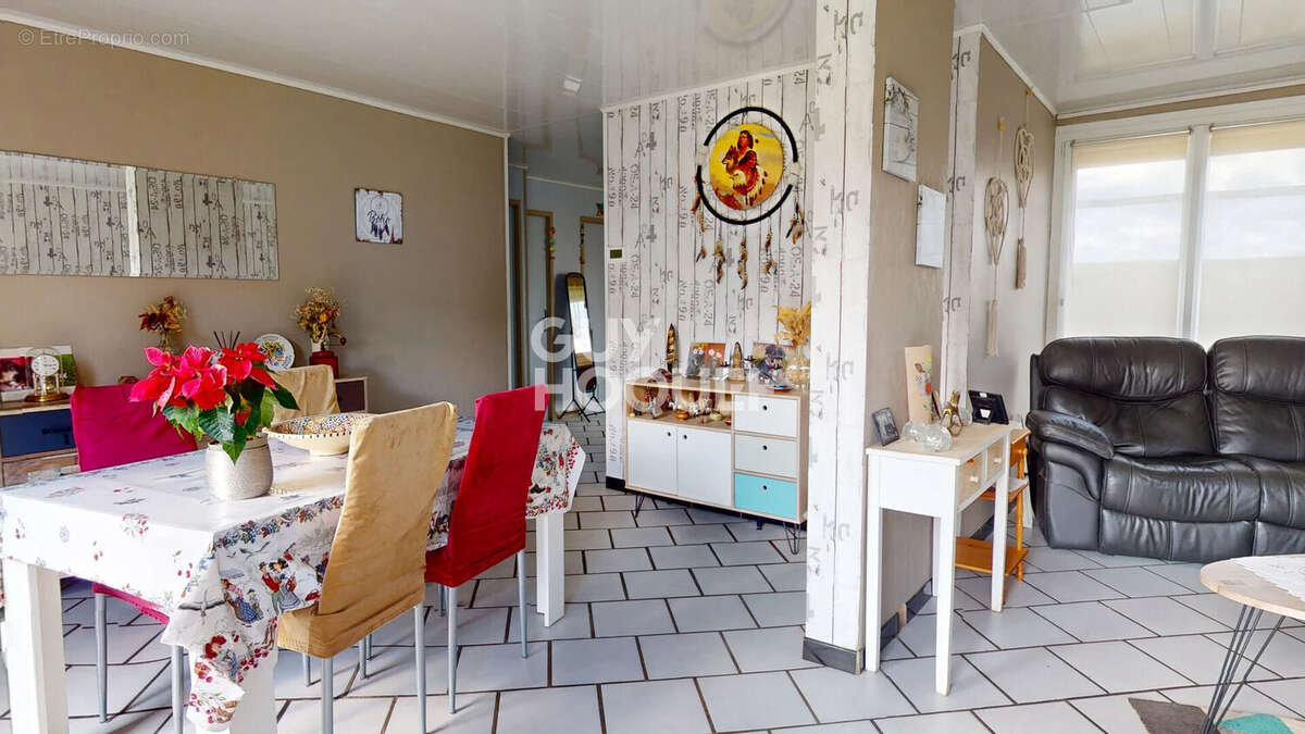 Maison à VAIVRE-ET-MONTOILLE