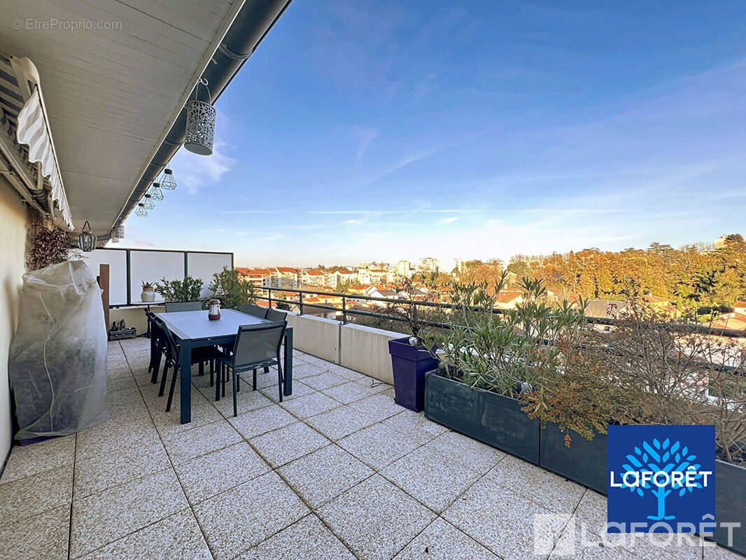 Appartement à DECINES-CHARPIEU