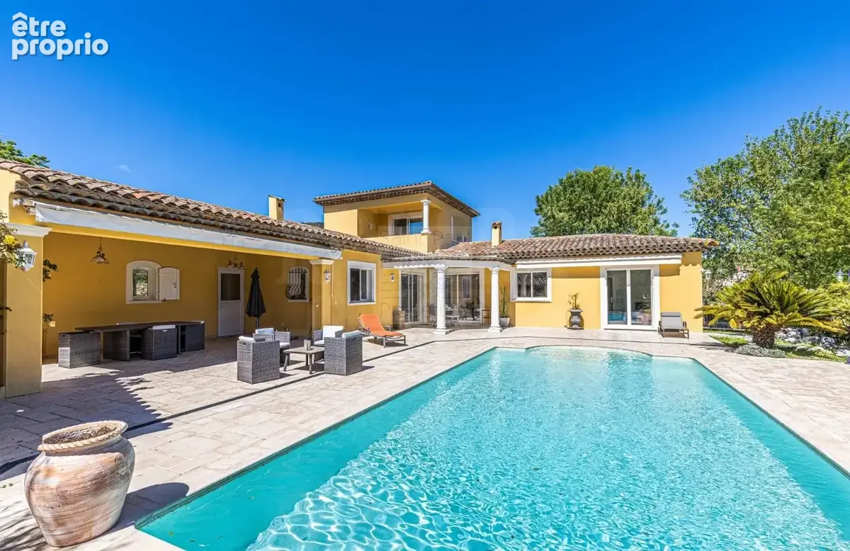 Villa néo-provençale 184m2 piscine, terrain plat 2600 m2, au calme, Vence Sine - photo 1