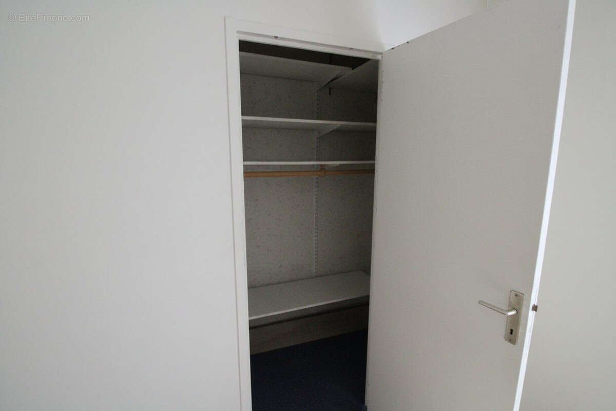 Appartement à LE MESNIL-SAINT-DENIS