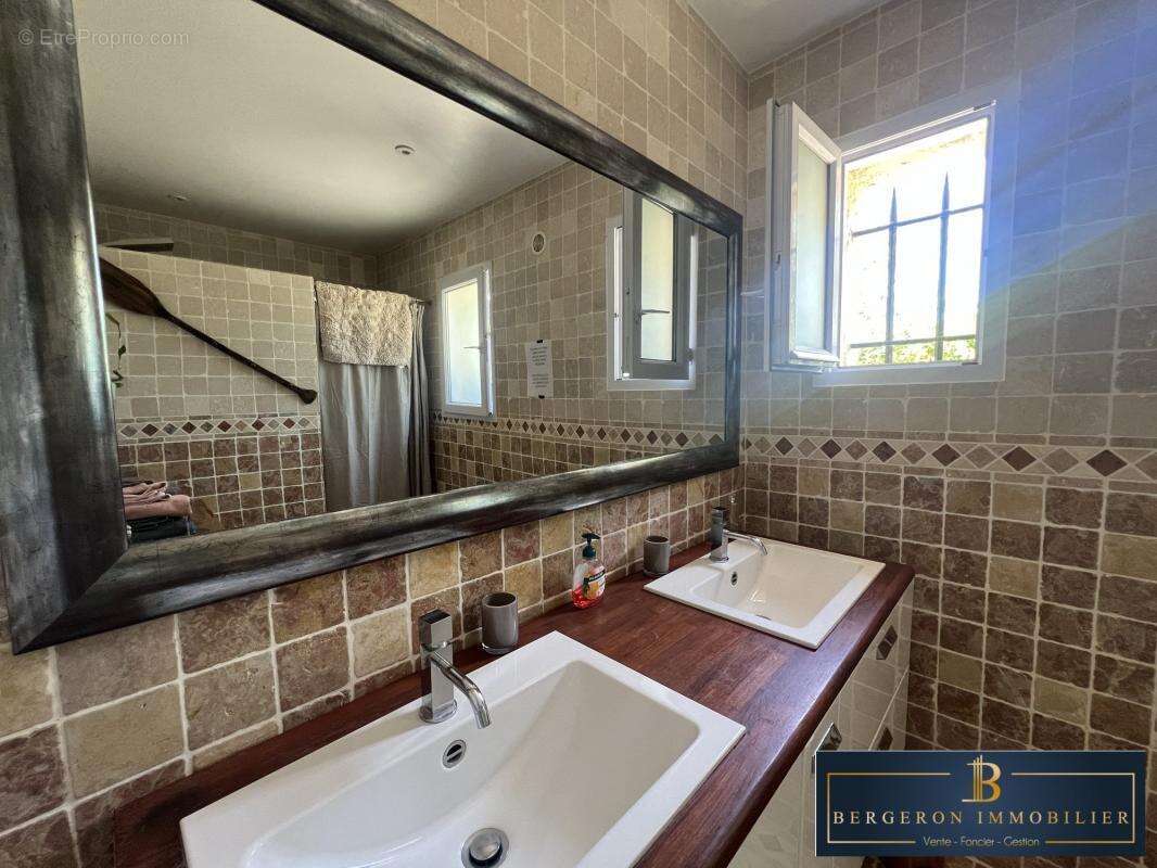 Maison à SAINT-CEZAIRE-SUR-SIAGNE