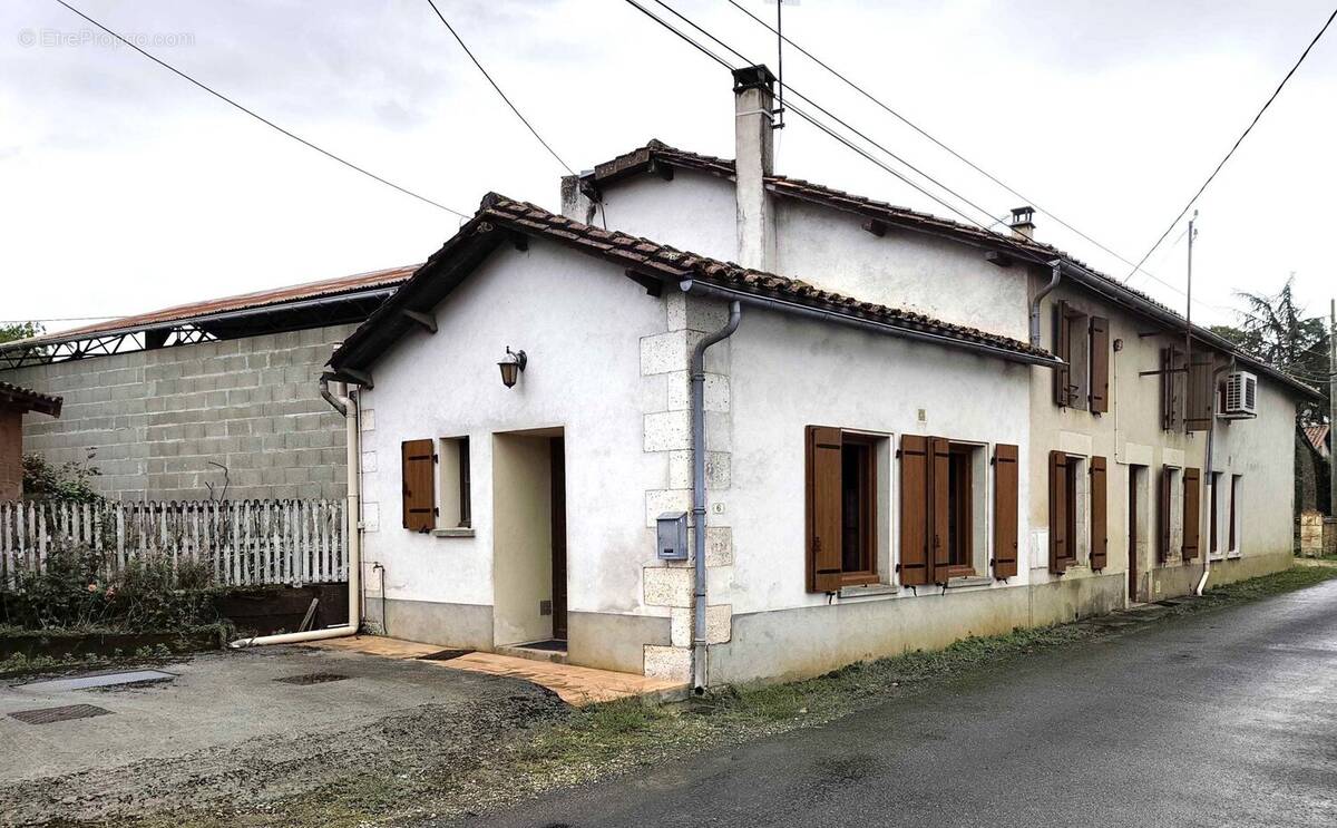 Maison à CHASSENEUIL-SUR-BONNIEURE