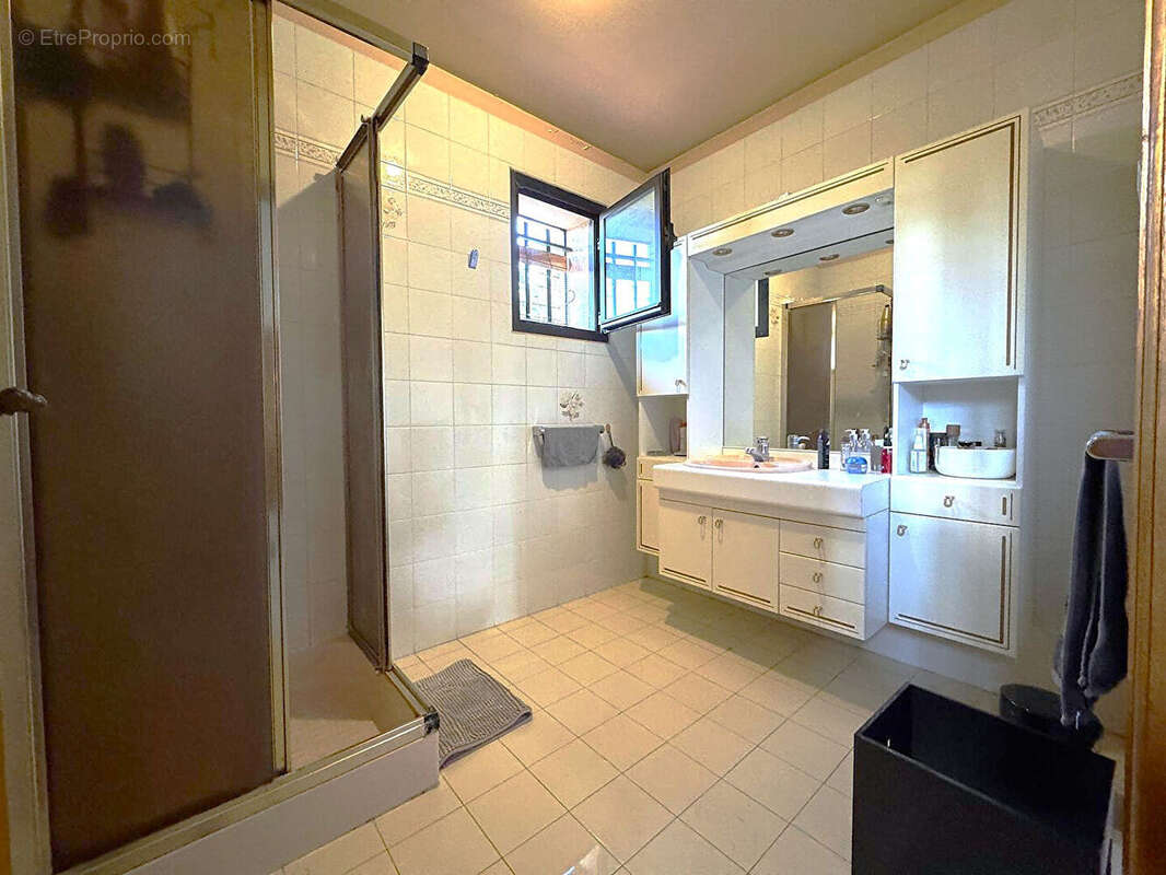 Maison à BAGNOLS-SUR-CEZE