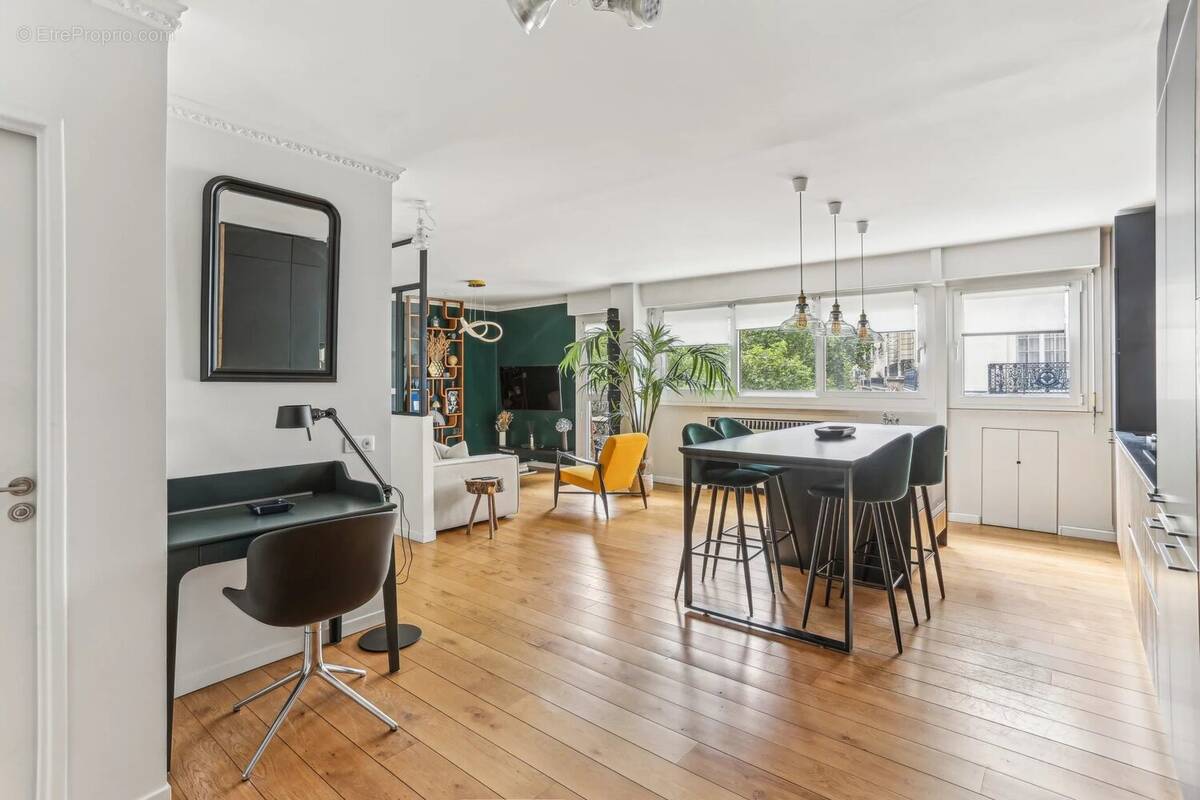 Appartement à PARIS-16E