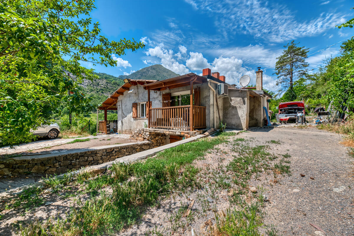 Maison à LA TOUR