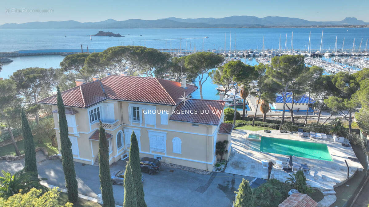 Villa de caractere sur le port santa lucia vue mer tout a pied avec piscine a saint raphael - photo 17