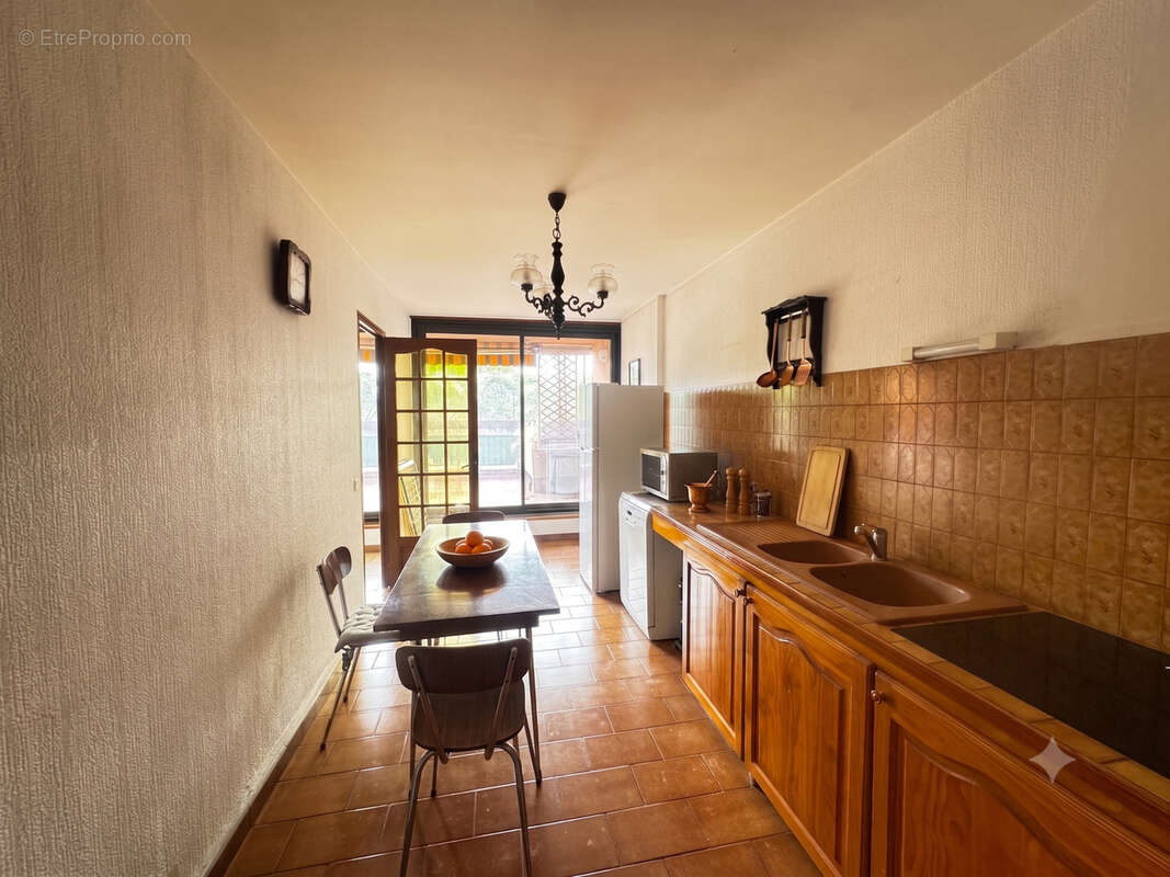 A vendre type 4  94m2 ascenseur terrasse et garage - photo 3
