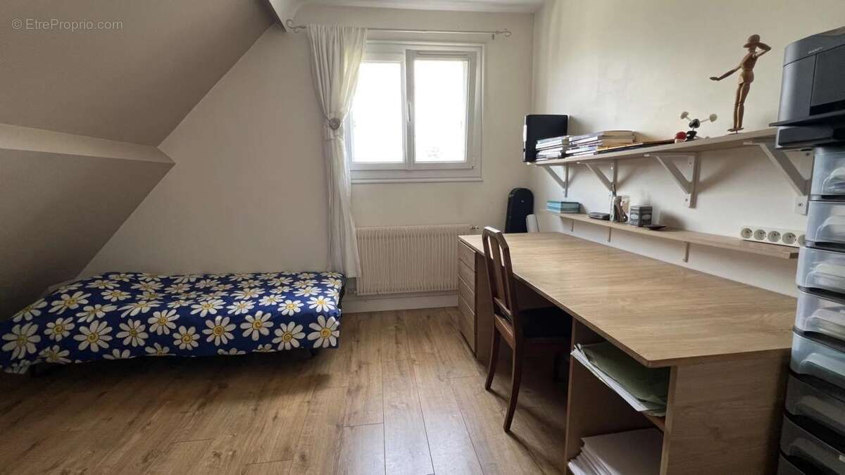 Maison à LES CLAYES-SOUS-BOIS