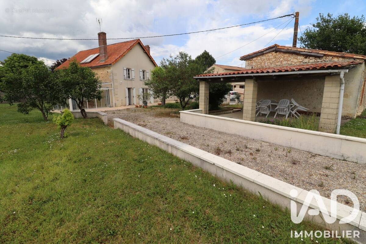 Photo 1 - Maison à LE FOUILLOUX