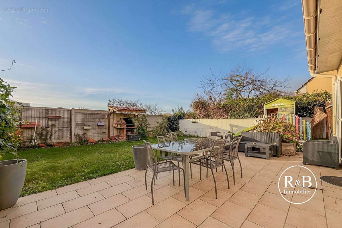 Maison à LES CLAYES-SOUS-BOIS