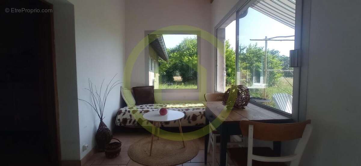 Maison à CHARETTE-VARENNES