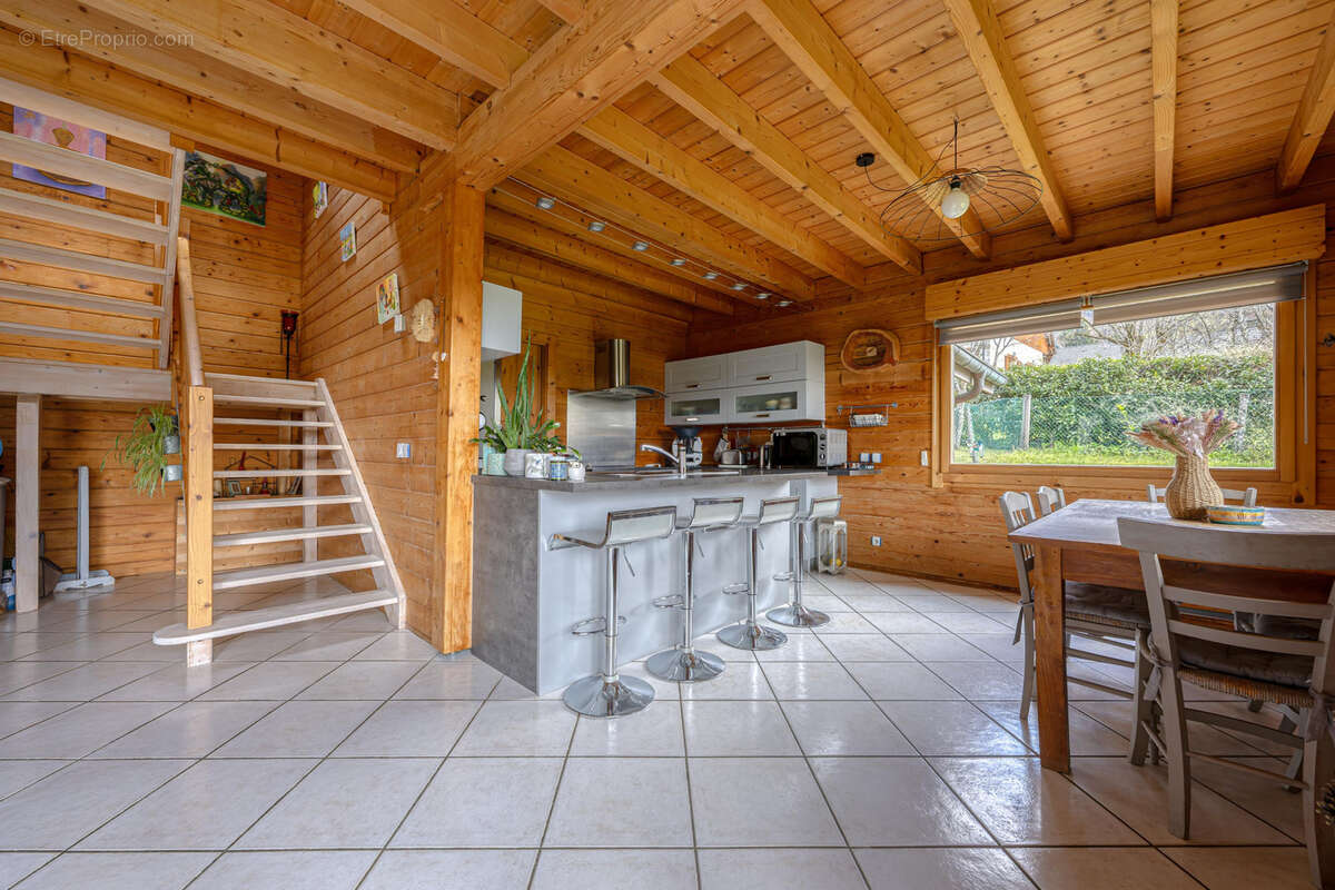 Maison à VIUZ-LA-CHIESAZ