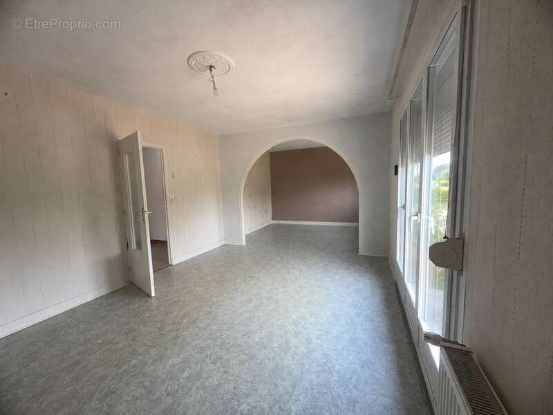 À vendre maison plain-pied 4 chambres à GEVRY (39) – Proche Dole – Grand terrain – Beau potentiel - photo 7
