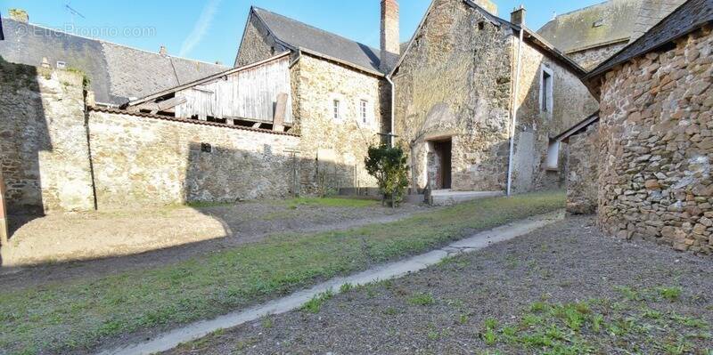 Maison à SAINT-DENIS-D&#039;ANJOU