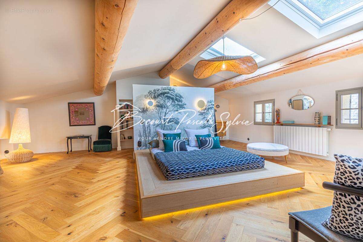 Maison à PERNES-LES-FONTAINES