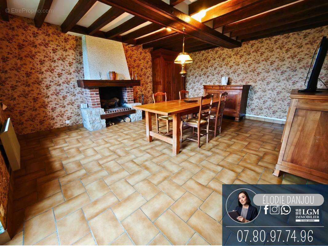 Maison à SAINT-HILAIRE-LA-GRAVELLE