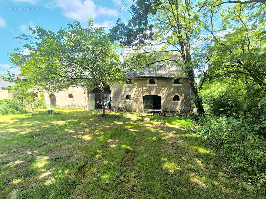 Maison à GREZ-NEUVILLE