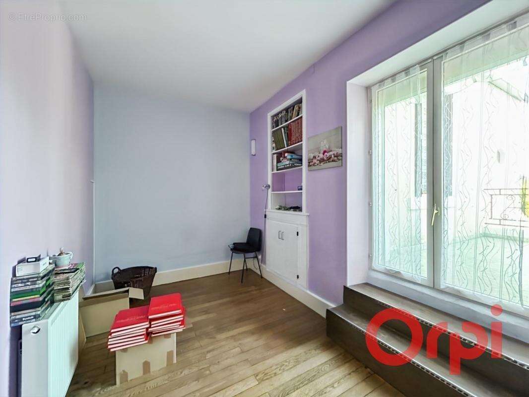 Maison à DUN-SUR-AURON