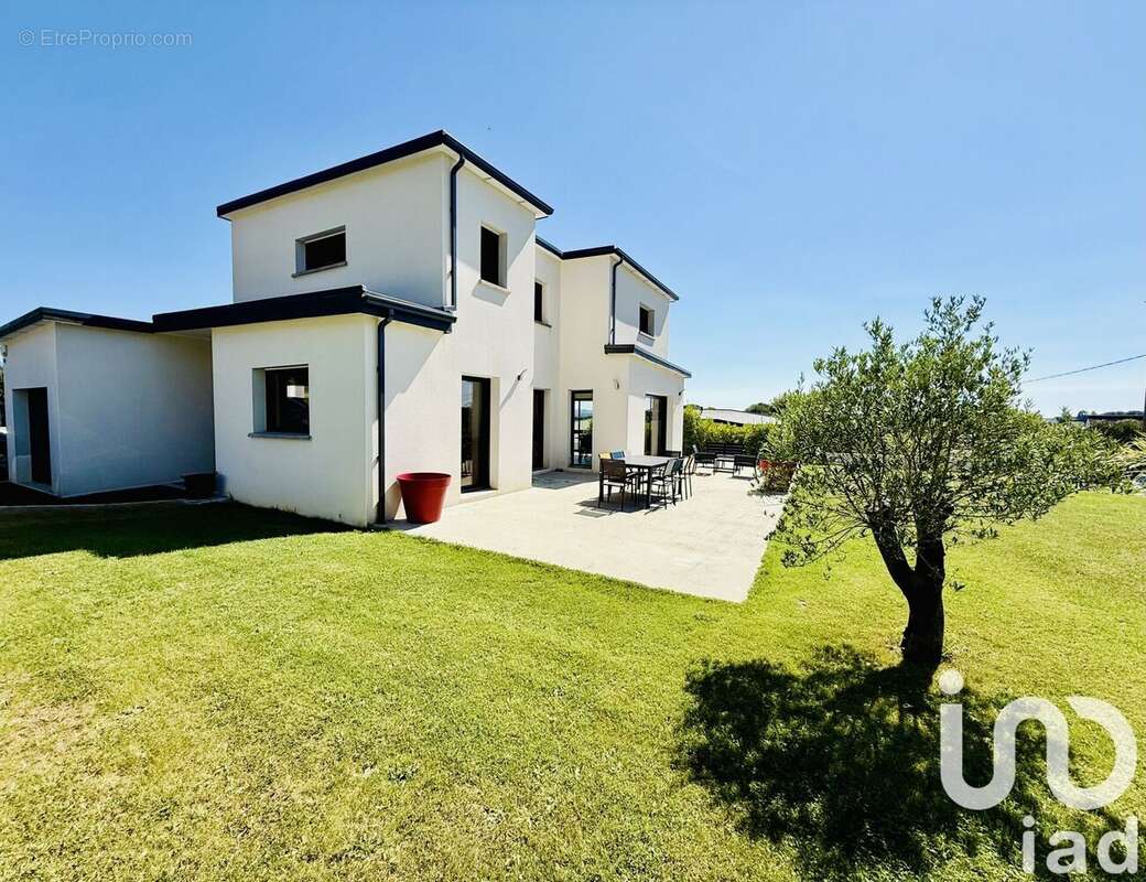 Photo 2 - Maison à SAINT-URBAIN