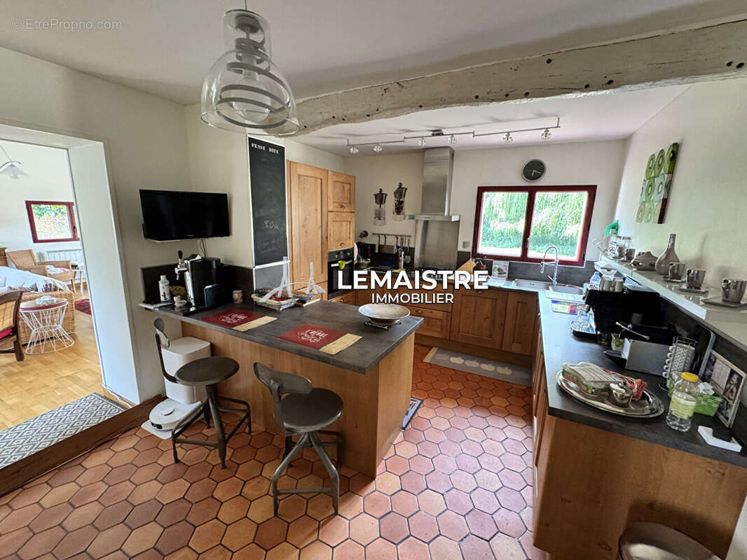 Entre GODERVILLE et TERRES-DE-CAUX - Maison de caractère 159 m² - 4 chambres - 11 000 m² - Dépendances et écuries - photo 4