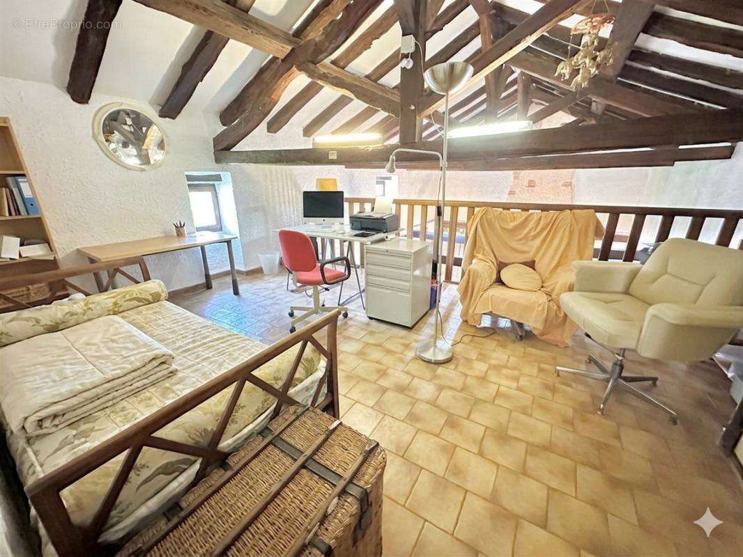 Cahors, maison 5 chambres sur près de 1400 m2 de terrain avec piscine - photo 14