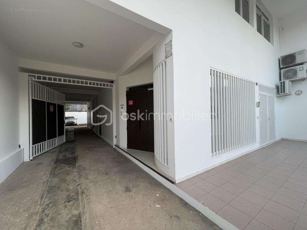 97300 – cayenne centre-ville – immeuble mixte 510 m² – 5 logements loués – locaux professionnels – ascenseur privatif – 4 statio - photo 22