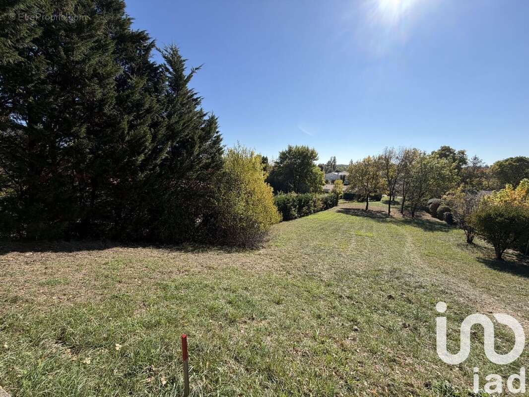 Terrain 1081 m² à Montussan  - photo 2