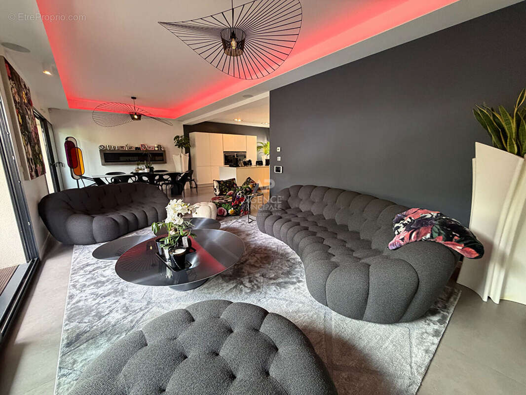 Demeure de prestige Osny 7 pièce(s) 221.05 m² - photo 4