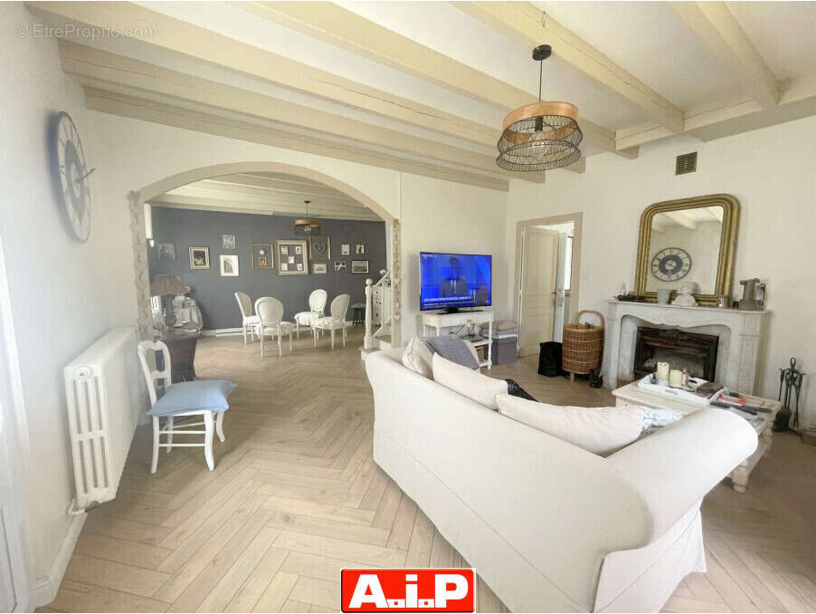 Maison à LOGE-FOUGEREUSE