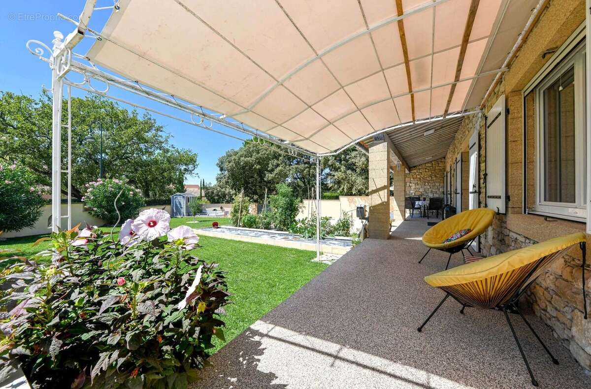 Maison méridionale de plain-pied de 167 m² avec jardin et piscine à 3.5 km du centre d’Uzès - photo 21