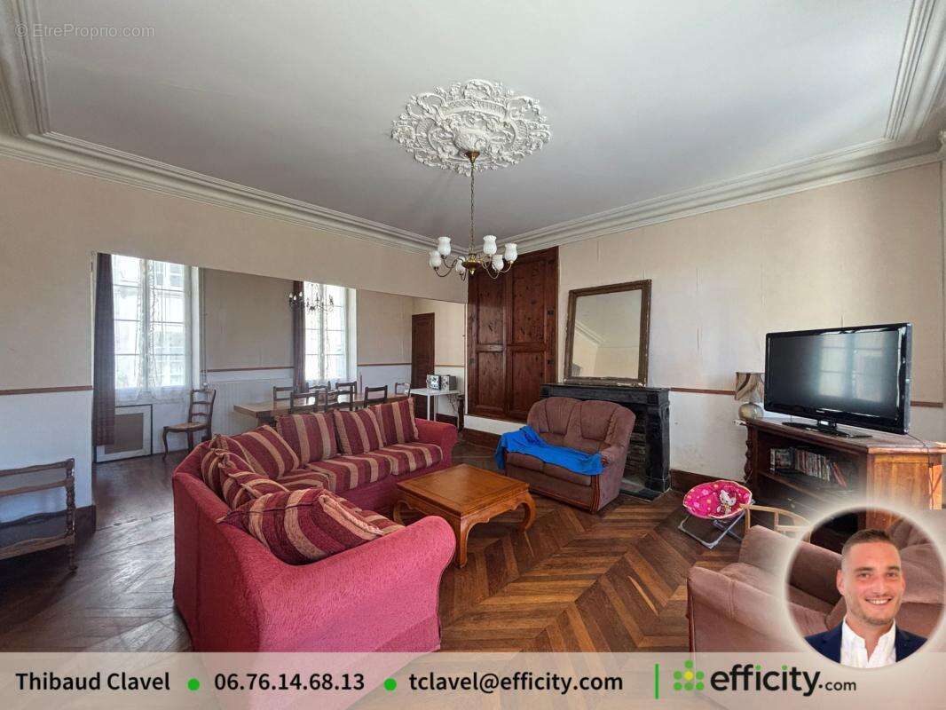 Maison 416 m² à Saint-Cybardeaux  - photo 4