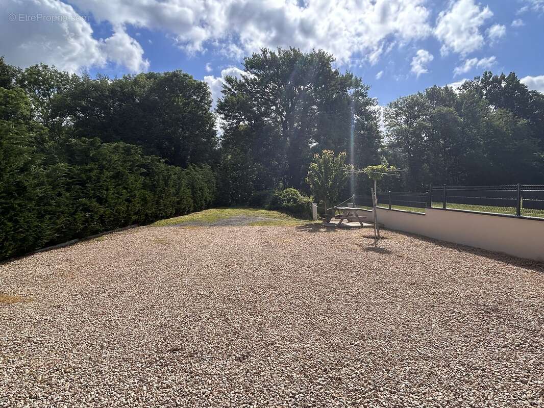 Maison à PARENTIGNAT