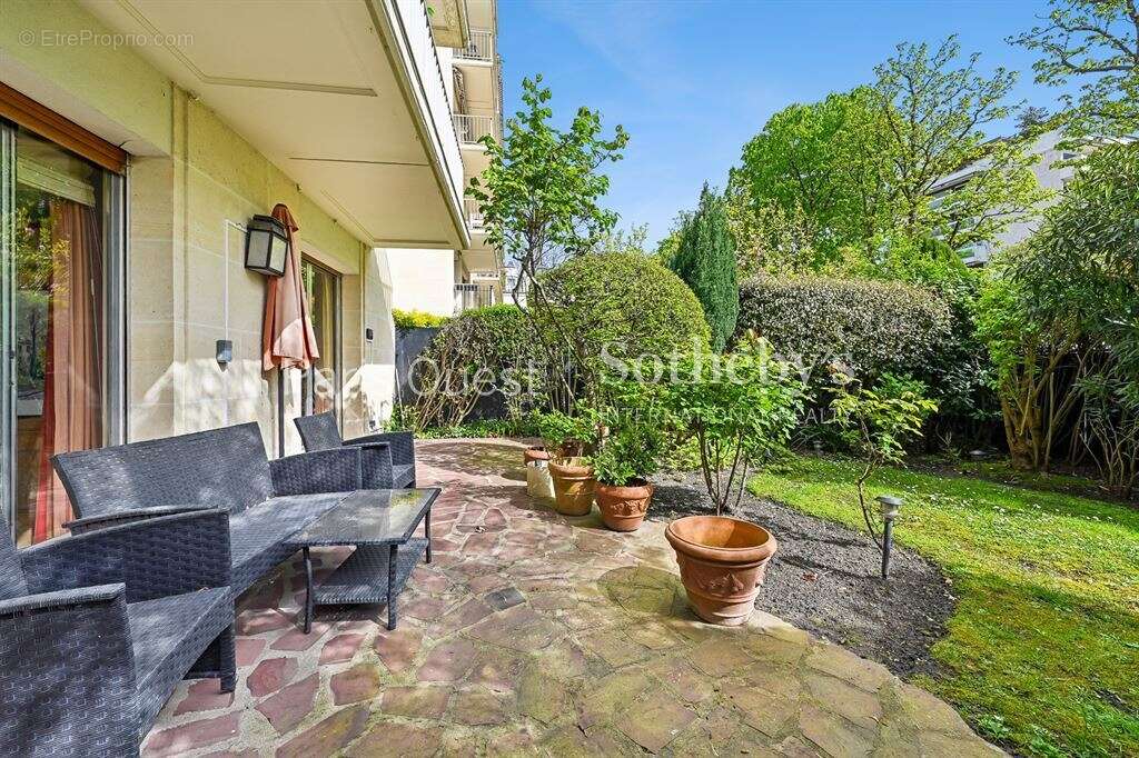 Appartement à NEUILLY-SUR-SEINE