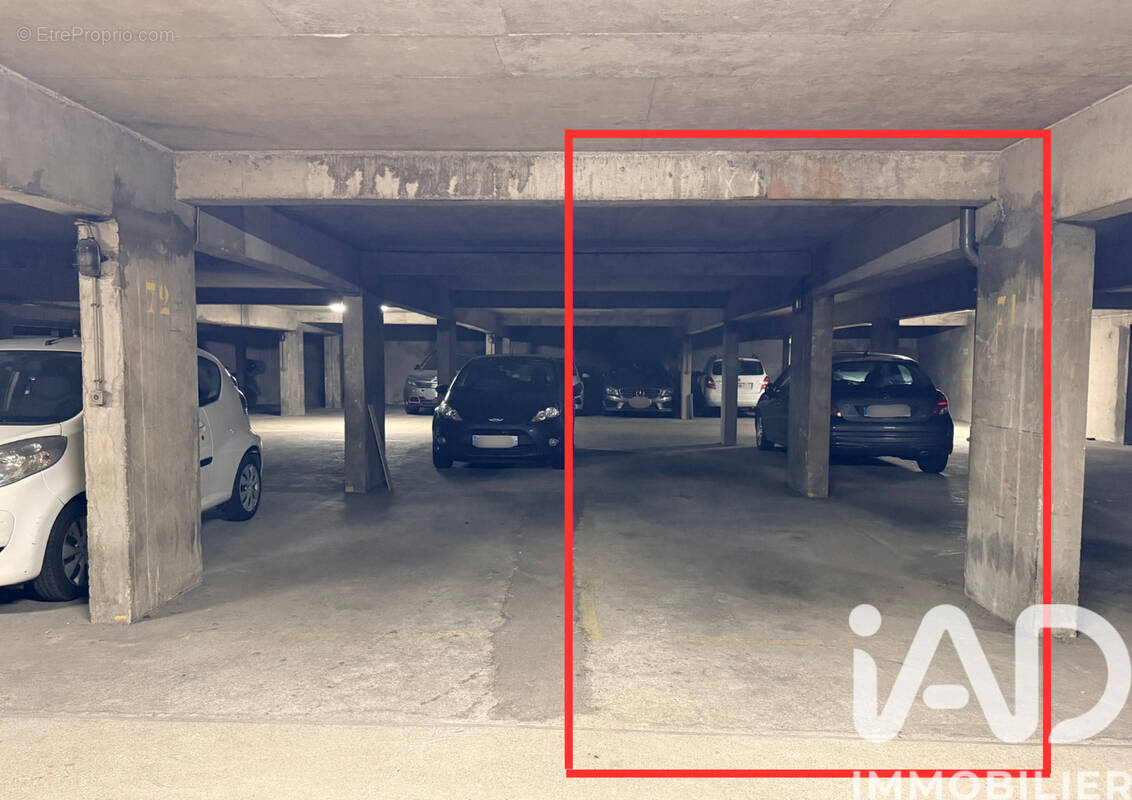 Photo 1 - Parking à PARIS-11E