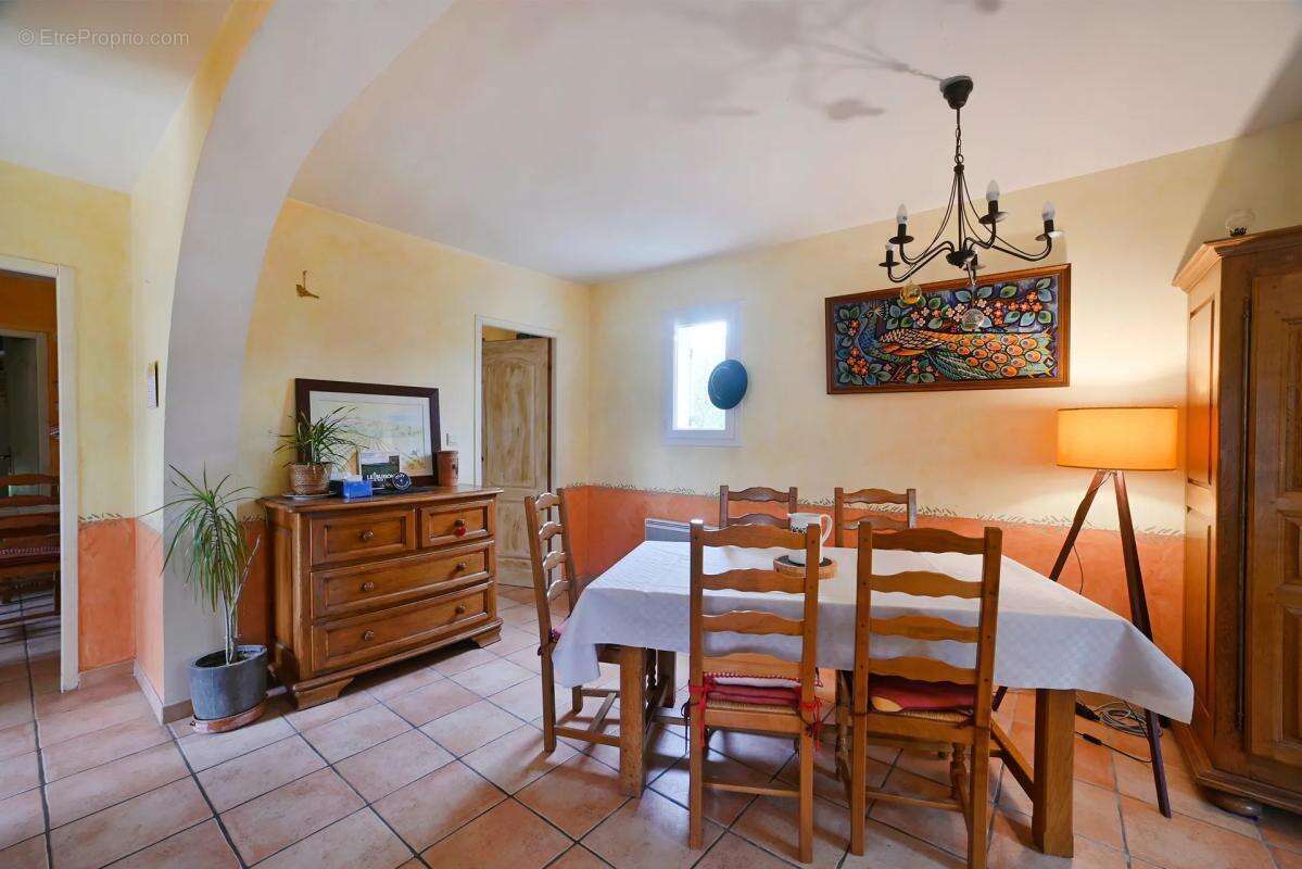 Maison à SAINT-PAUL-TROIS-CHATEAUX