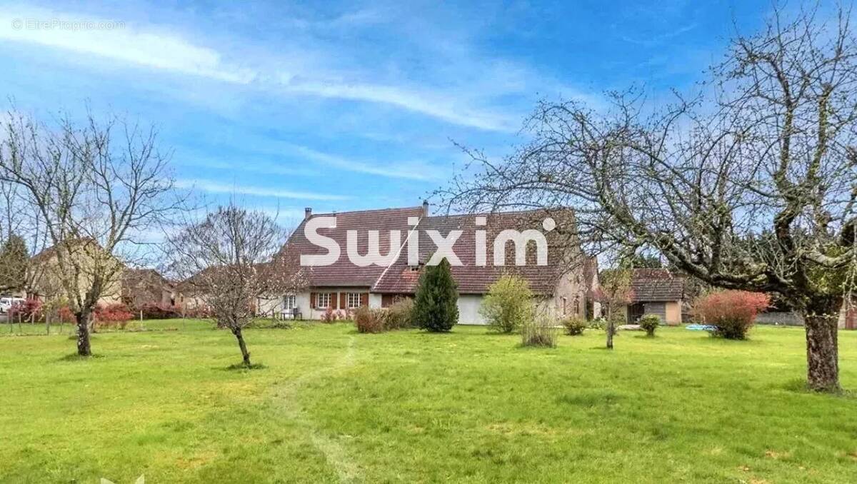 Maison à COMMENAILLES