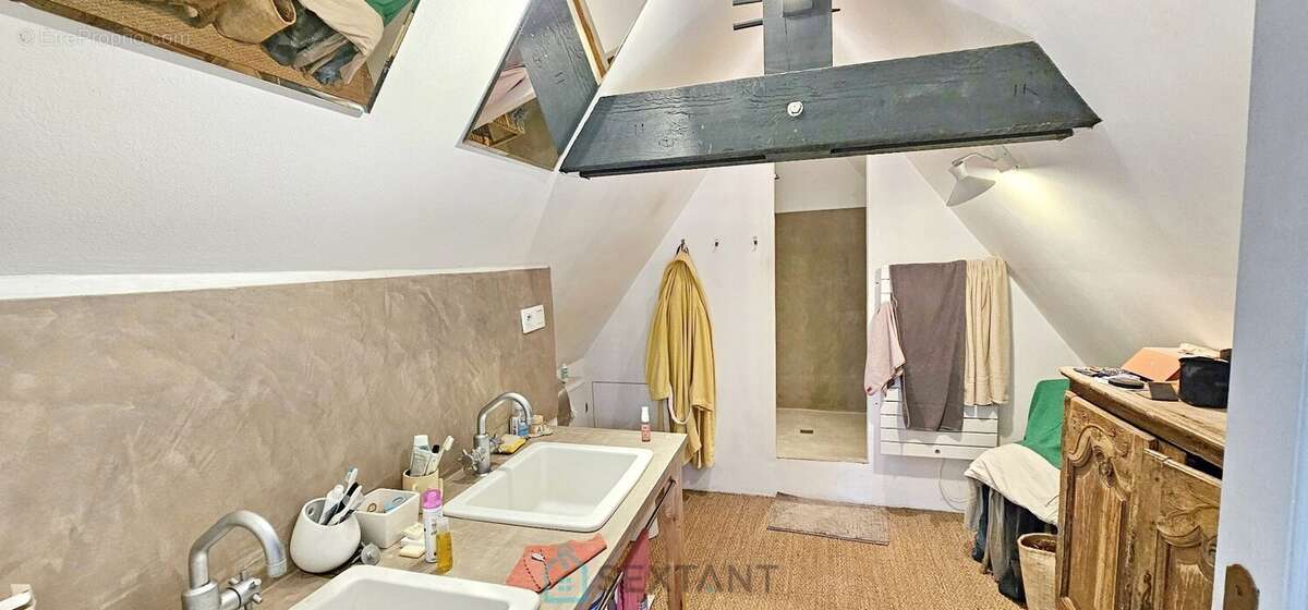 Exceptionnel propriété de 234 m² dans la Bastide de Domme avec une terrasse panoramique sur la vallée. - photo 18