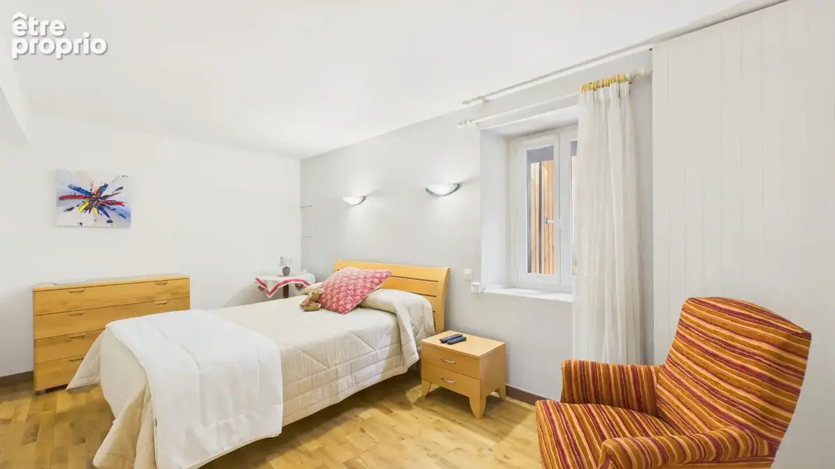 Maison 6 pièces - Centre du village - Parc arboré - photo 14