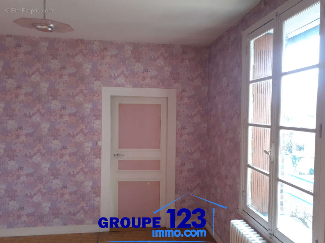 Maison à AILLANT-SUR-THOLON