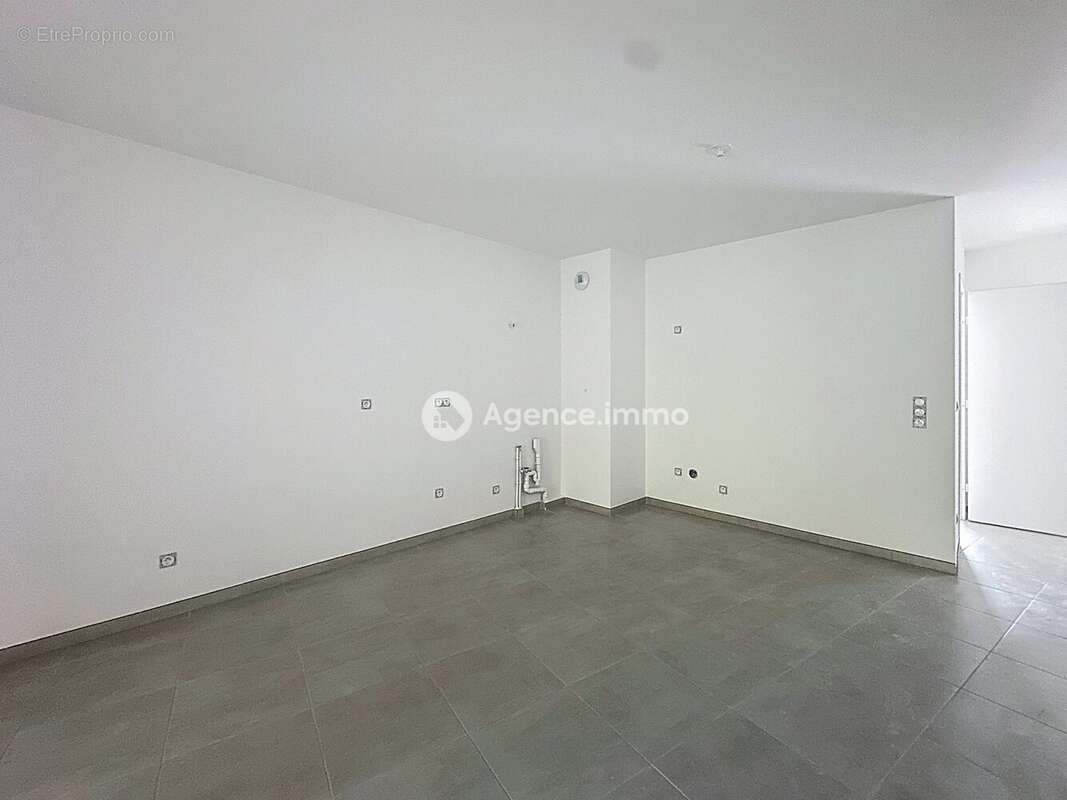 Appartement à FLASSANS-SUR-ISSOLE