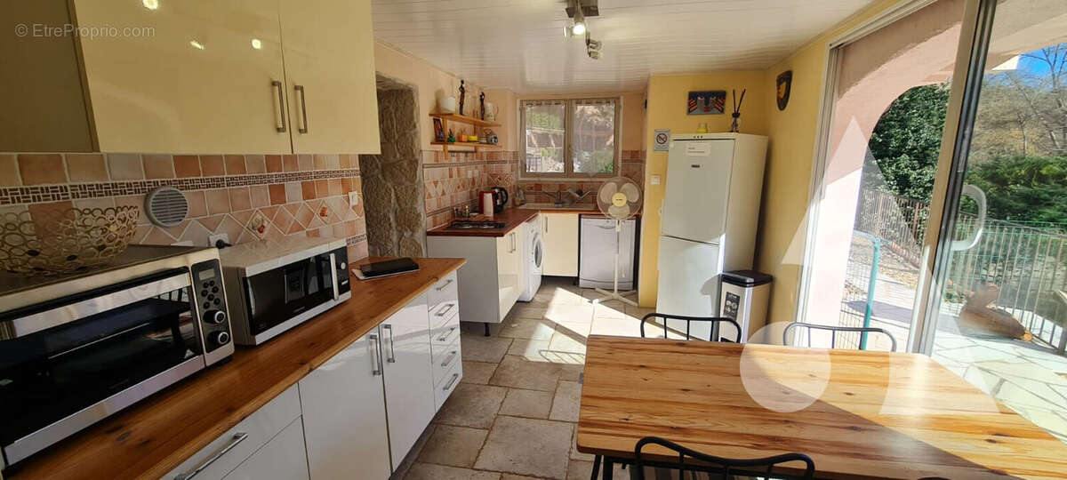 Maison à ENTRECASTEAUX