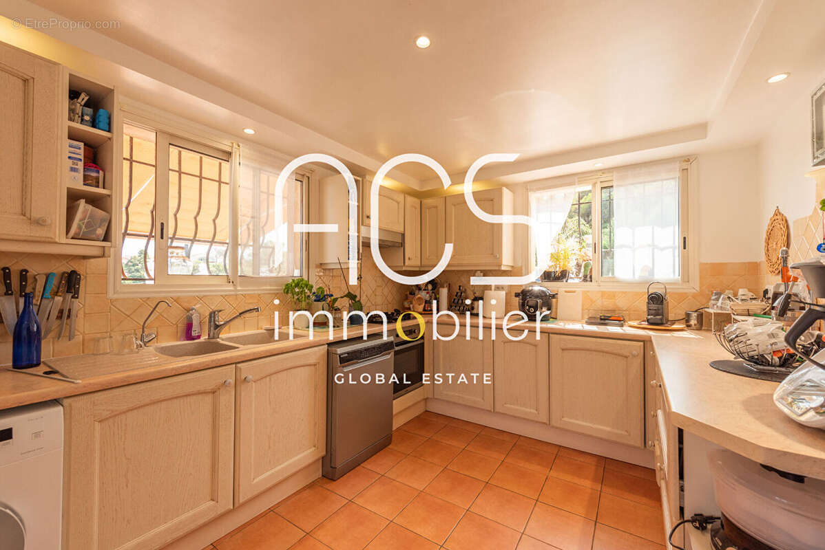 Maison à LES ISSAMBRES