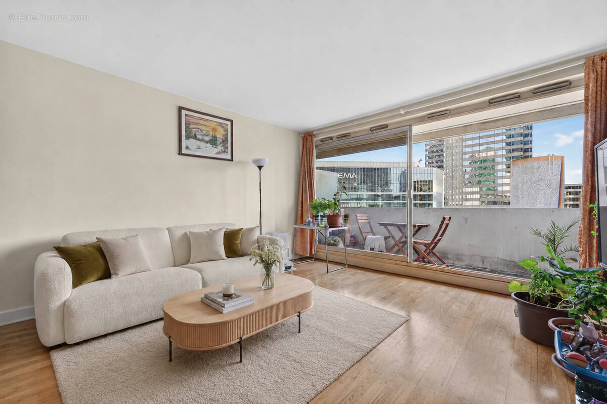 Appartement à COURBEVOIE