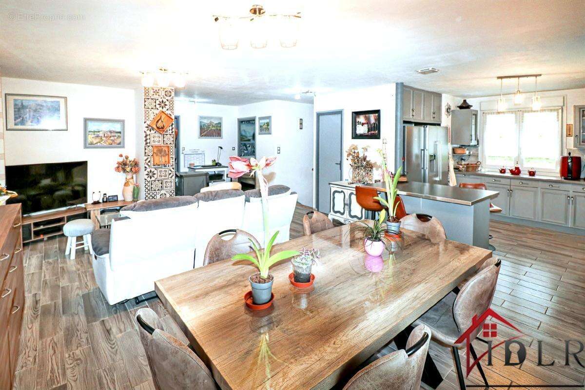 Maison à GRANGES-SUR-VOLOGNE