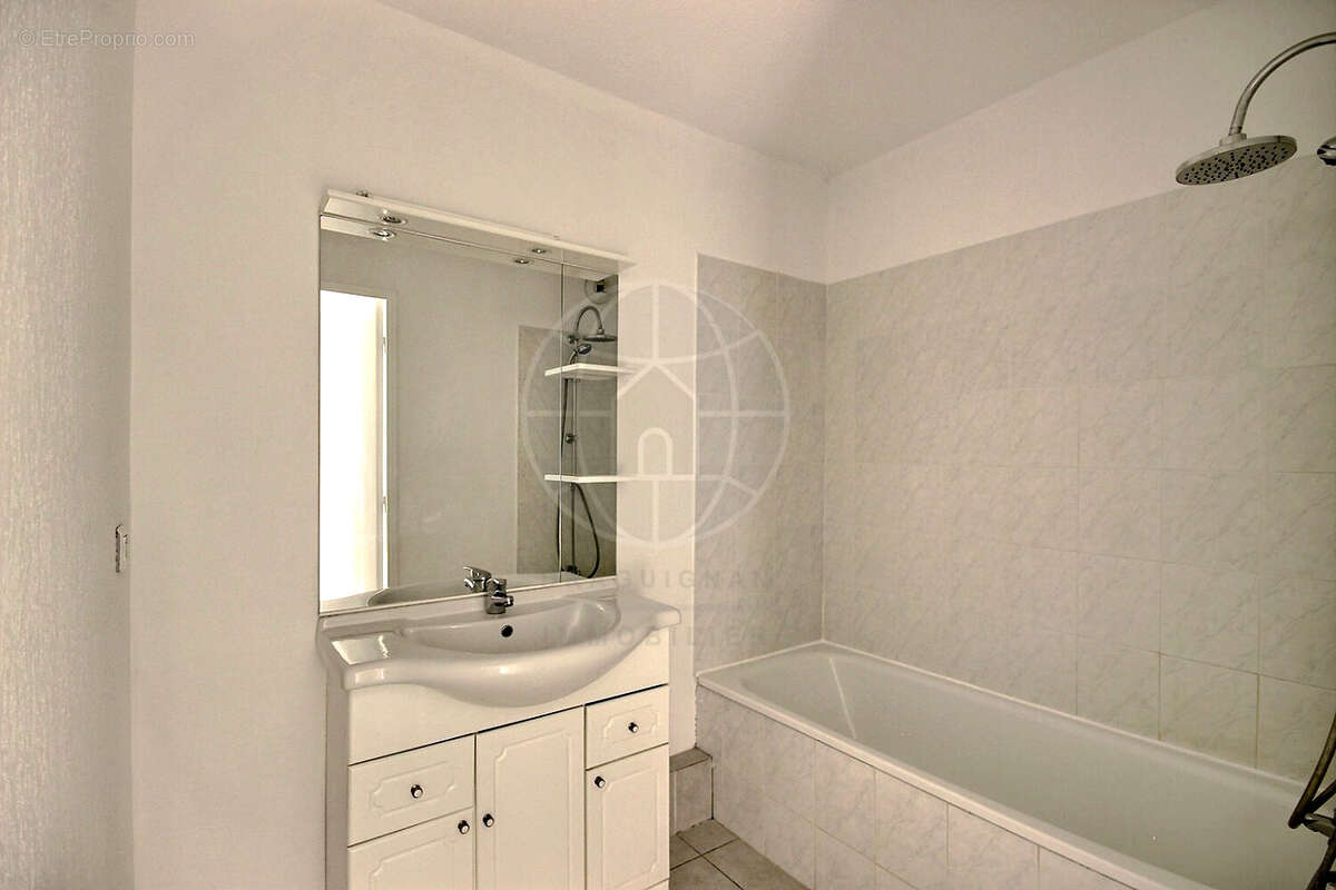 Appartement à LE LUC