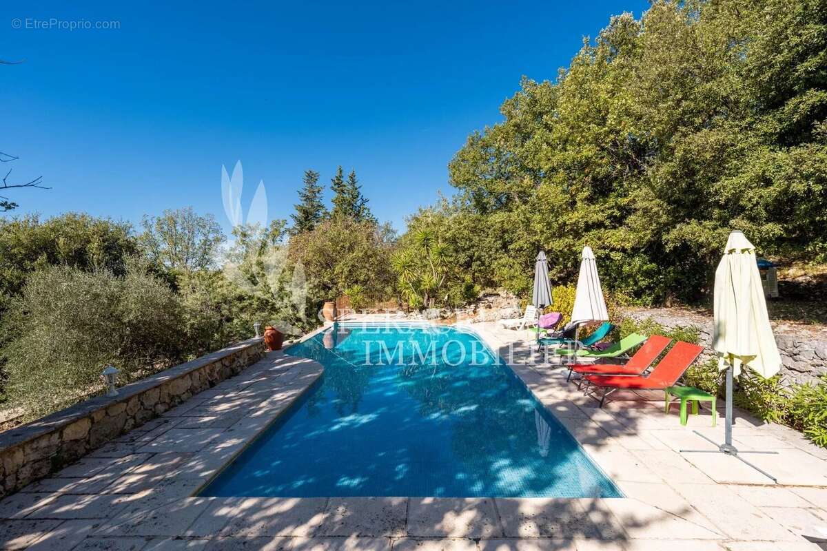 Maison à SAINT-CEZAIRE-SUR-SIAGNE